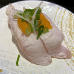 回し寿司 活 活美登利 - あぶりハマチの卵黄ソース220円