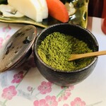 駿河屋 - 和歌山の高級山椒、皮を除いてから挽くので純度が高いそうです。見た目は抹茶みたい