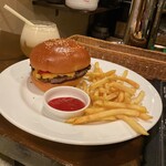 ザ・ドランケン・ダック - チーズバーガー  ¥1.080(税込)