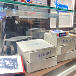 エシレ・パティスリー オ ブール 横浜高島屋店 - ショーケース