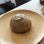 ファンベック・ナオト - 胡麻パン