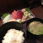 一心 - 刺し盛り定食^_^ 今日の刺身はいいね！ホタテ甘いし、まぐろもいい。