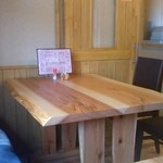 そうめん処 霞亭 - 4人掛けテーブル