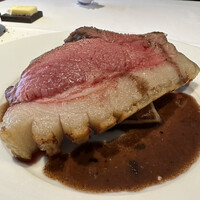 アーティショー - 島根県産猪のロースト、チリメンキャベツとフォアグラのフラン、蕗のとうのフリット。