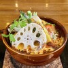 あん・じゅーる - ビーフシチュー
素揚げした三浦野菜が上を覆い尽くしています！
蓮根がまぁ大きい事！
じゃがいも・さつま芋・アスパラガス・かぼちゃ・にんじん・玉葱・舞茸・蕪の茎と葉、本当に野菜だけでもボリューミーです。