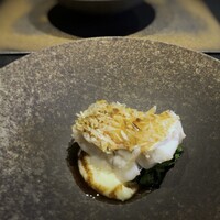 日本料理 TOBIUME - ◆宝生丸「鱗」・・ゲストの「甘鯛」の登場です。松笠焼き大好きですので、嬉しくて。^^ 下にはジャガイモ(若松）のペースト。