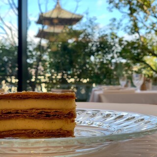 八坂の塔を望むアンティーク空間