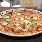 トリワイン ＰＩＫＯＳＨＨＨＵ - 自家製生地のおまかせ重いピザ