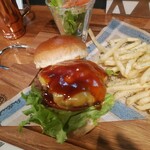 BURGER MAFIA - 日替わりLUNCHチーズマフィアバーガー、ポテト、ミニサラダ