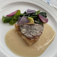 ブラッスリー ポール・ボキューズ 大丸東京 - まながつおのムニエル・白ワインソース。胡椒？の効いた白ワインソース、パンに合う！