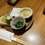 Hakata Meshi Danchuu - 白ポン酢に、好みで大根おろしにゆず胡椒混ぜと小ネギを合わせるようにとの事。このゆず胡椒大根おろしがとにかく美味しかった。