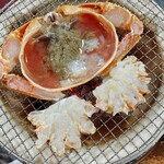 海の宿 山根屋 - 焼き蟹　甲殻類の香ばしさがカニ身に乗り移ります！
