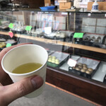 石田屋菓子店 - お茶くれた。