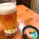 沖縄酒場 波南 - オリオンビールとお通しのサーモン