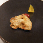 シャントレル - 牡蠣のベニエ、トマトコンフィ