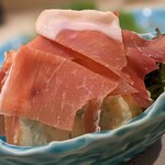 肴屋 魚まる - ポテサラ 生ハム乗せ