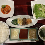 叙々苑 游玄亭 名古屋 - ランチのサラダ、スープ、キムチ、ナムル