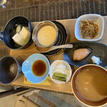 御厨 - トロロの味付けも好み。朝から本気で食べてしまいます