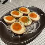 Ichibanshibori Koraboshoppu Biabaru Sannomiya Biru - 黒ビール煮卵