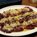 鯨の胃袋 - 鯨の赤肉系３種盛り　ハツ、赤身、尾肉