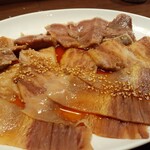 鯨の胃袋 - 鯨のもつ系３種盛り　さえずり、百畳、さらし