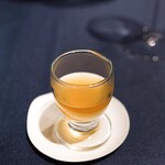 Restaurant L'aube - 洋梨のつばき茶