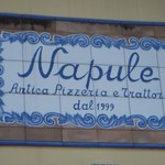 ナプレ - 外の看板です。