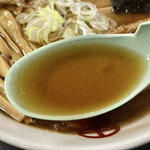 中華そば処 琴平荘 - アゴ出しが程よく効いた中華そば（あっさり）スープ　た