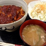 名古屋名物 みそかつ 矢場とん - みそカツ丼定食。