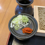 Teuchi Soba Gokurakuno - 薬味