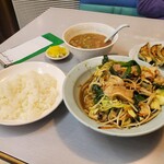 Kurumaya Ramen - 肉野菜炒めと餃子