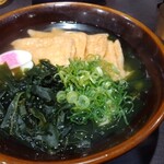 資さんうどん - きつねうどん470円にわかめ90円をトッピング