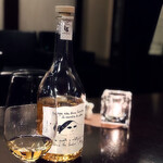 エノテカ・ラ・リコルマ - ◉ グラッパです。ロマーノ・レヴィです。 
      手描きなんて飲めないけど… ドンナ・セルヴァーティカ（Donna Selvatica女の子）が描かれたものは人気が高い。