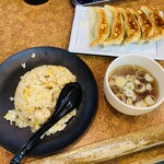 珍来 - 料理写真:「餃子 5個」380円税込み♫、「半チャーハン」550円税込み♫