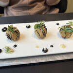 ガストロノミー ジョエル・ロブション - 兵庫県明石蛸のクロメスキ　墨のアイオリソースとニンニクのクーリで