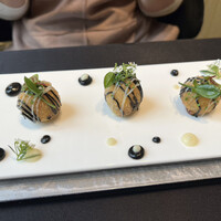 ガストロノミー ジョエル・ロブション - 兵庫県明石蛸のクロメスキ　墨のアイオリソースとニンニクのクーリで