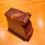 鮨 さかい - ㉓玉(芝海老と大和芋の擂り身入り)
      芝海老と大和芋で、ふっくら&しっとりの焼き上がり、穏やかな甘さが印象的です