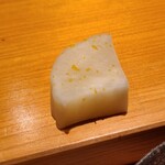 鮨 さかい - ⑳べったら漬け、黄柚子掛け
      甘過ぎず爽やか、少し舌をリセット