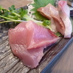 立呑み 魚椿 - 2013.06 刺身の３点盛り、５９０円。マグロとブリ。