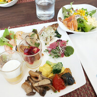 Dining & Bar TENQOO - ビュッフェから自分で盛り付けた前菜
