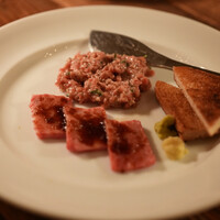 カルネジーオ イースト - 