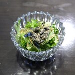 Nikuryouri Nigatsukokonoka - 生野菜サラダはドレッシングがマイウー