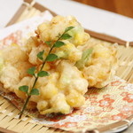 Gokanshinkan Kura - 海老とキビと枝豆のかき揚げ