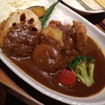 新宿さぼてん - 彩りカレー 1280円。ヒレカツとレンコン、かぼちゃ、ミニトマトなど野菜の揚げ物モリモリ。コスパ悪。