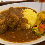 くしだ蔵 - 骨付きチキンカレーライス アイスティー付 1450円。