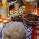 タイ屋台料理ガムランディー - 10種類から選べるメイン2品＋ライス・サラダ 1,000円