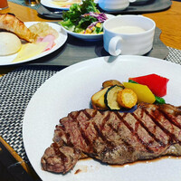 MIDO RESTAURANT PIC NIKA -  MIDO RESTAURANT PIC NIKA -