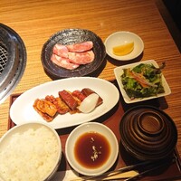 焼肉 しんうち 神楽坂 - 