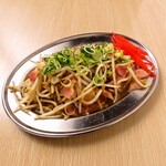 Stir-fried bean sprouts and bacon