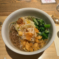 広尾はしづめ - 蒸し鶏と千寿葱の温麺   ごぼう麺選択  サービスで麺大盛